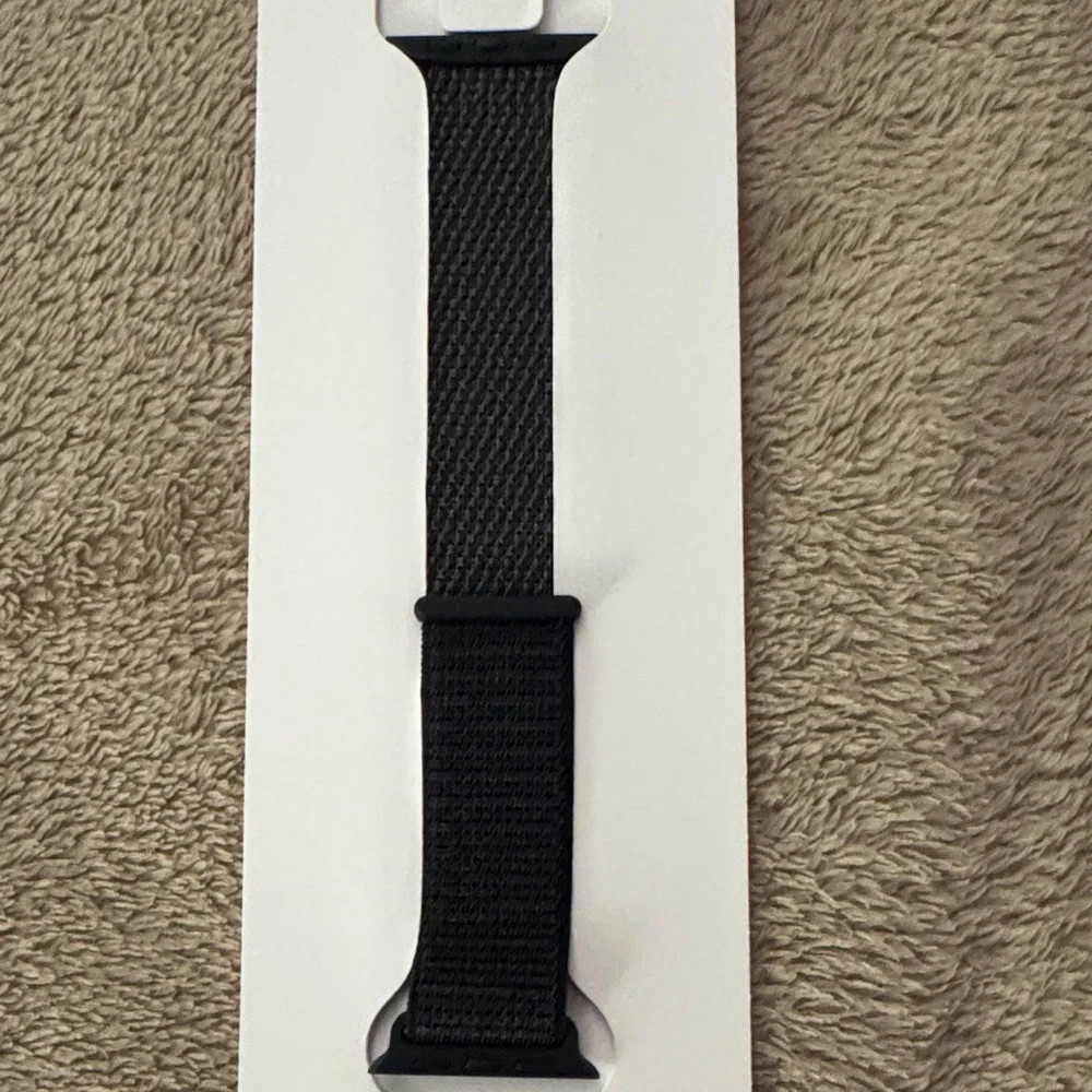 NWT - MFFG4AM/A Apple Watch 42mm - Dark Grey Sports Loop - Picture 5 of 5